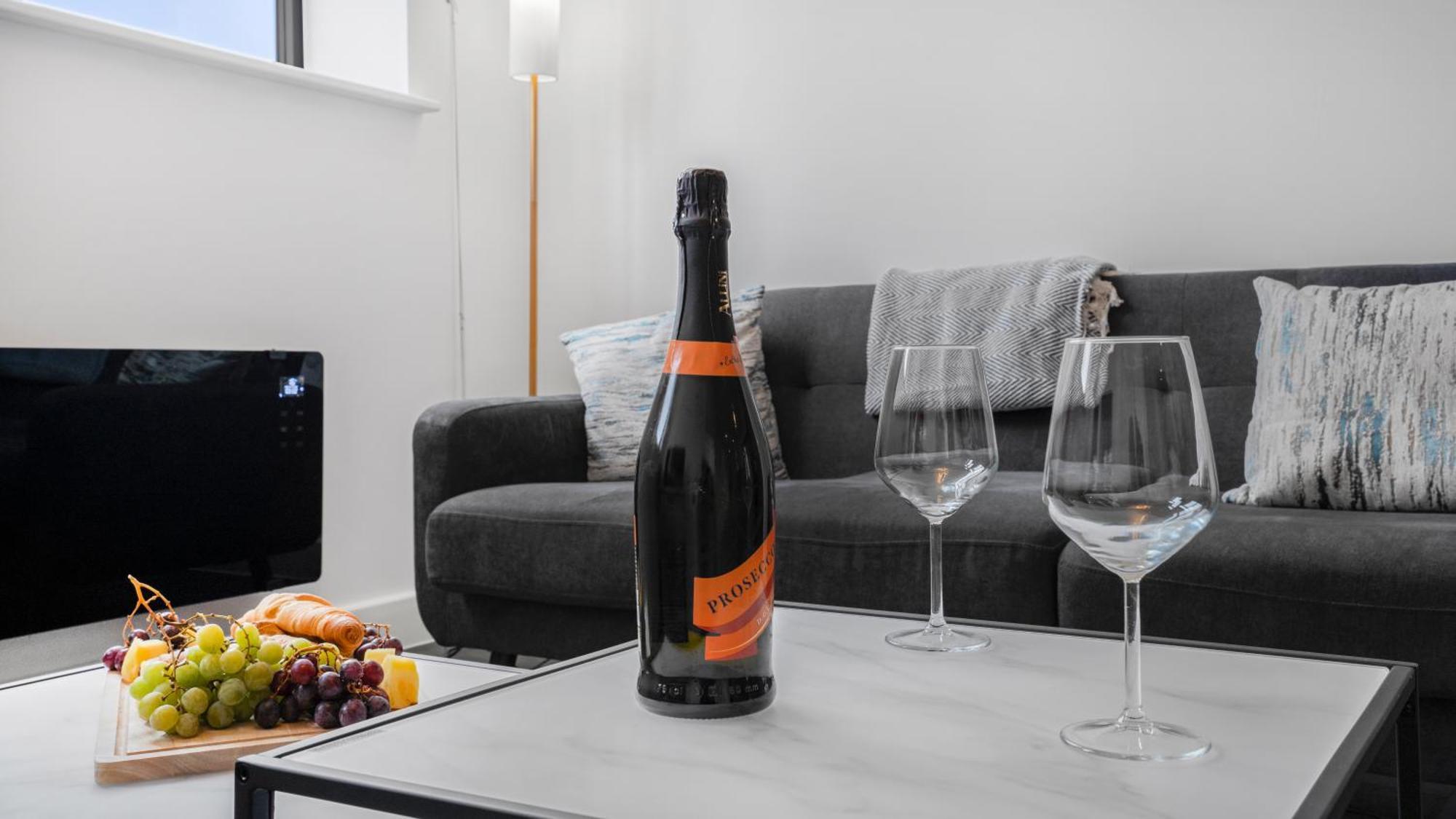 Priority - Modern 2 Bedroom In Centre - Perfect For Family, Business And Leisure By Estate Experts * Birmingam