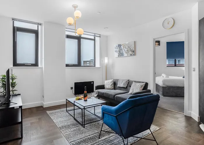 Priority Suite - Modern 2 Bedroom Apartment In Birmingham City Centre - Perfect For Family, Business And Leisure Stays By Estate Experts
